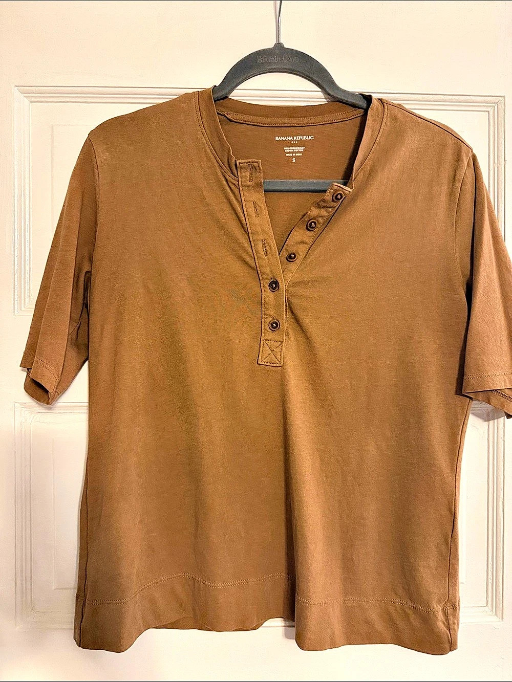 Banana Republic Organic Cotton Short-Sleeve Henley T-Shirt Brown Small